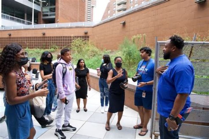 How many students go to BMCC